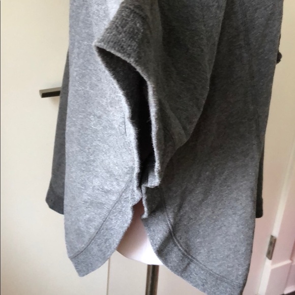 Balance collection zip sweatshirt. Flutter sleeves - Picture 2 of 5